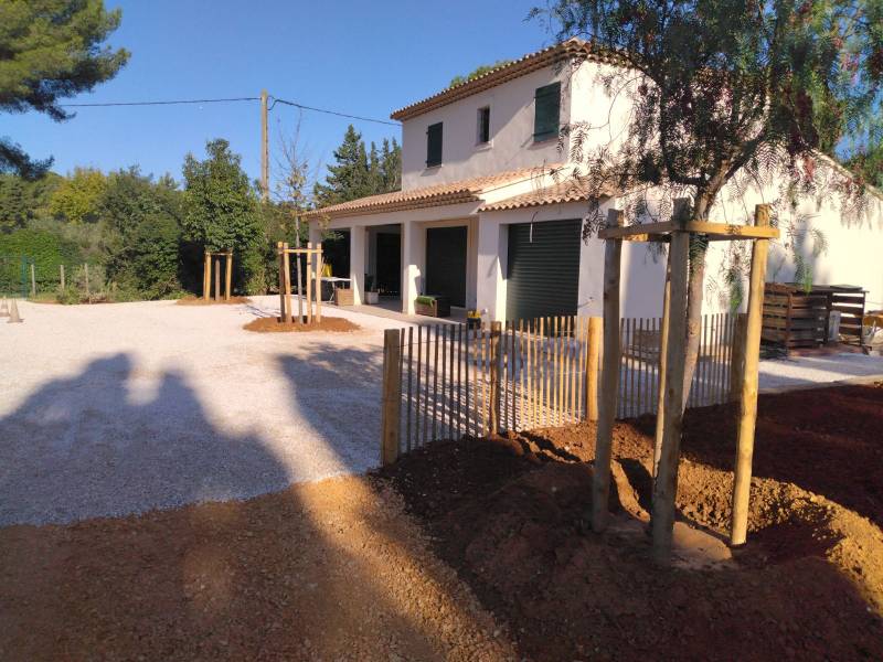 Aménagement paysagé d'une villa à Bandol et pose de graviers